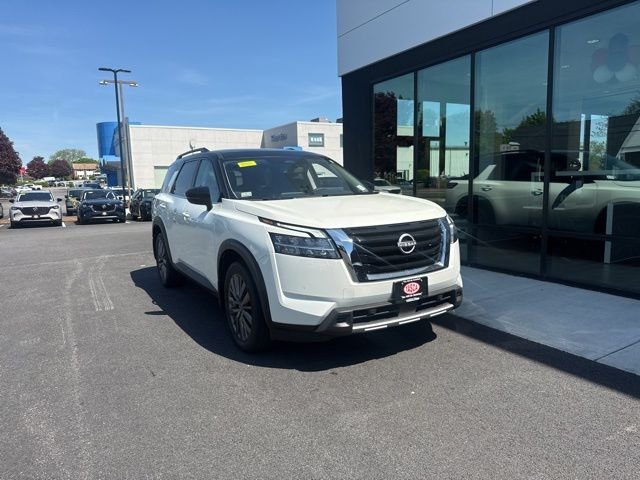 2024 Nissan Pathfinder SL