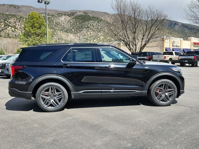 New 2026 Agate Black Metallic Ford ST-Line image 2