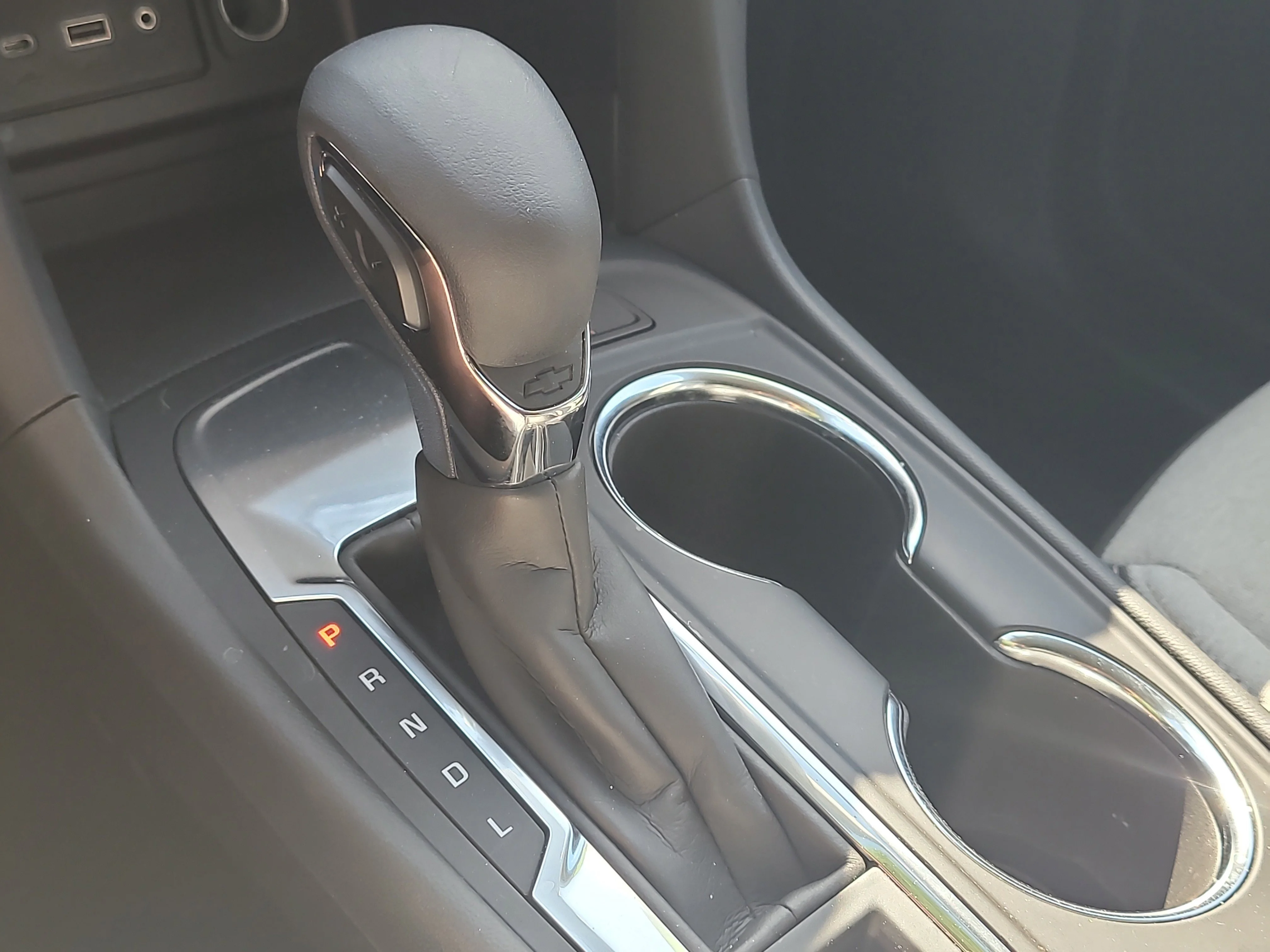 Used 2024 Summit White Chevrolet LT image 26