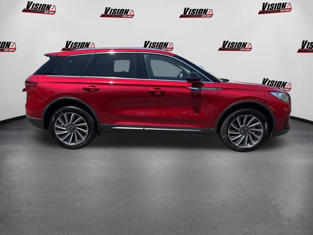 Used 2023 Red Lincoln Reserve image 4
