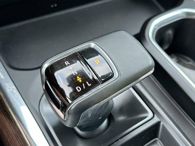 Used 2024 Summit White GMC Elevation image 20