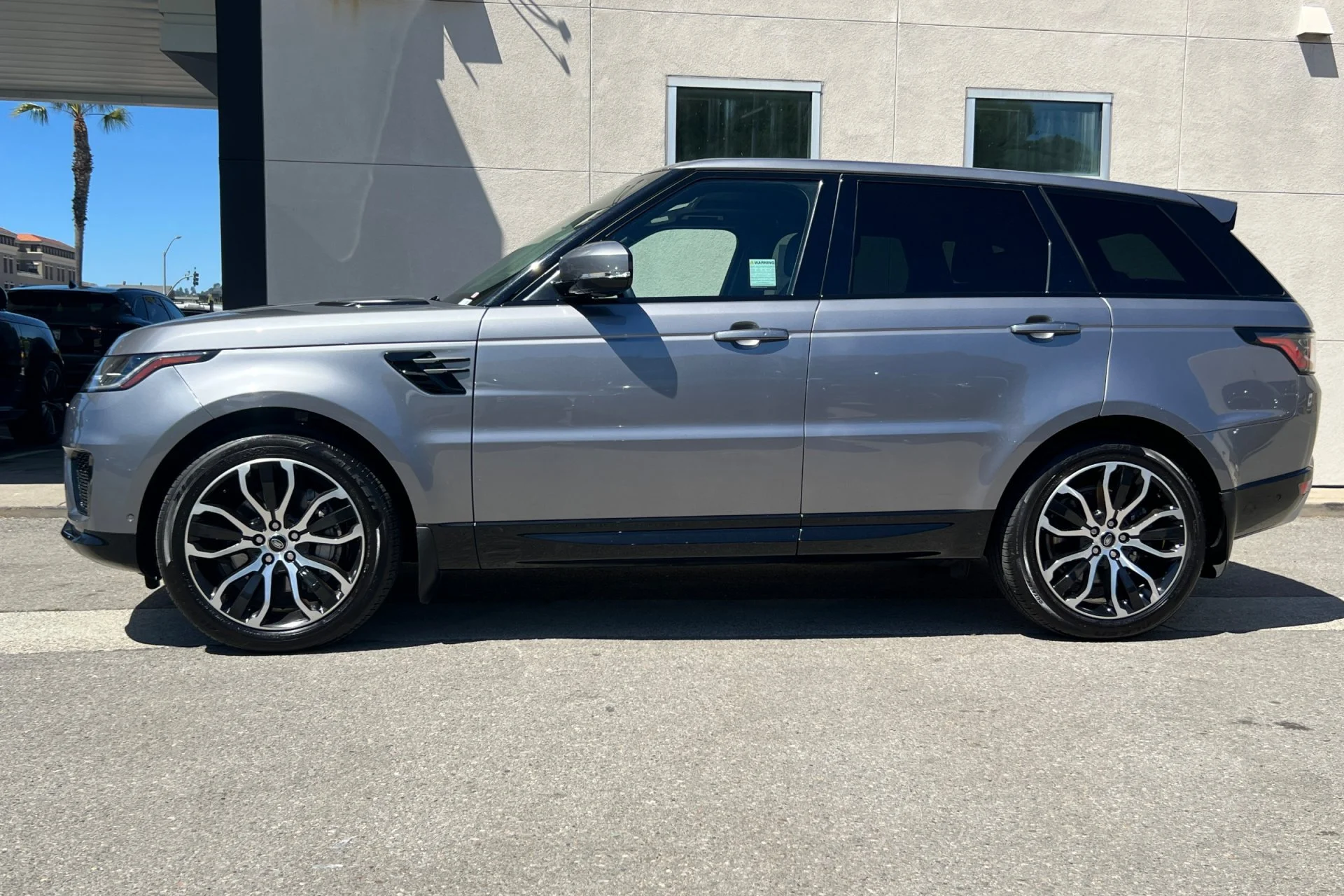 Used 2022 Eiger Grey Metallic Land Rover HSE Silver Edition image 5