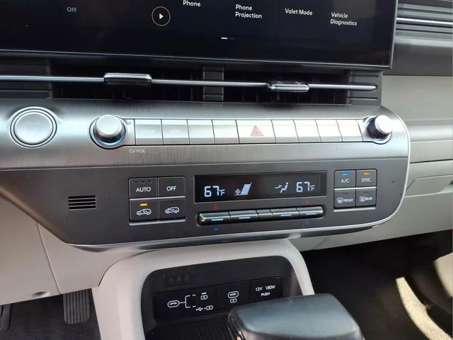 Used 2025 White Hyundai SEL image 26