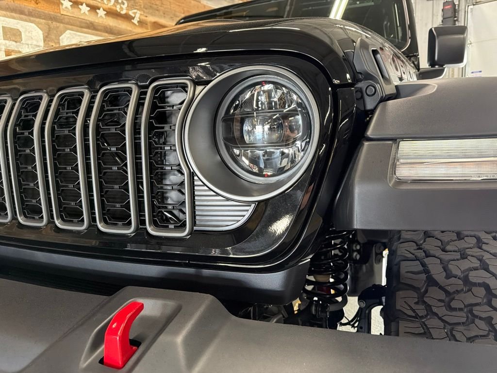 New 2026 Black Clear-Coat Exterior Paint Jeep Rubicon image 11