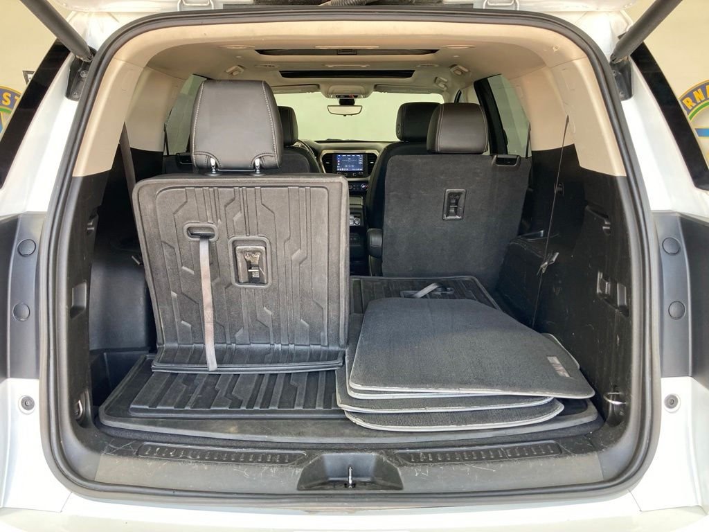 Used 2021 WHITE FROST TRICOAT GMC Denali image 25