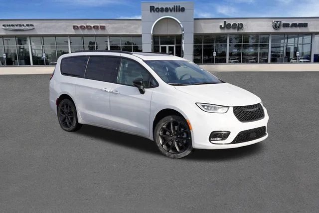 2026 Chrysler Pacifica Limited AWD's photo