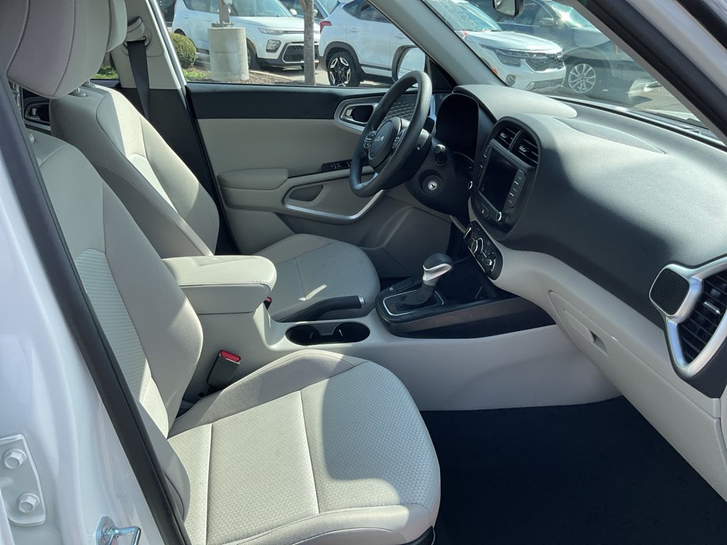 Used 2025 Whi Kia LX image 10
