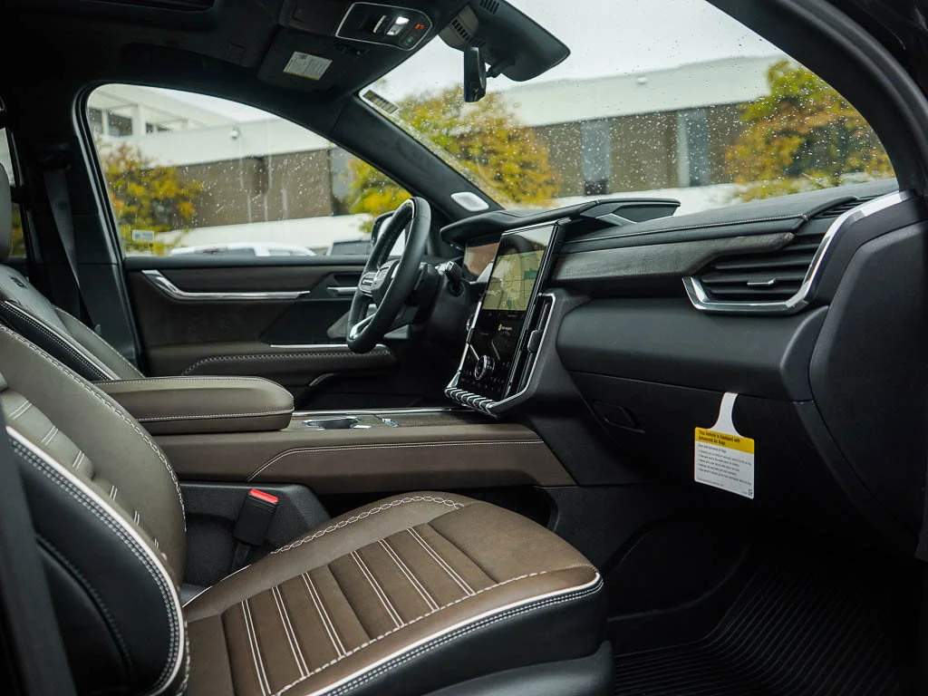 2026 GMC Acadia Denali Ultimate - Photo 11