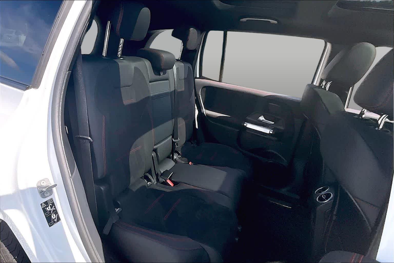Used 2025 Polar White Mercedes-Benz GLB 250 image 19