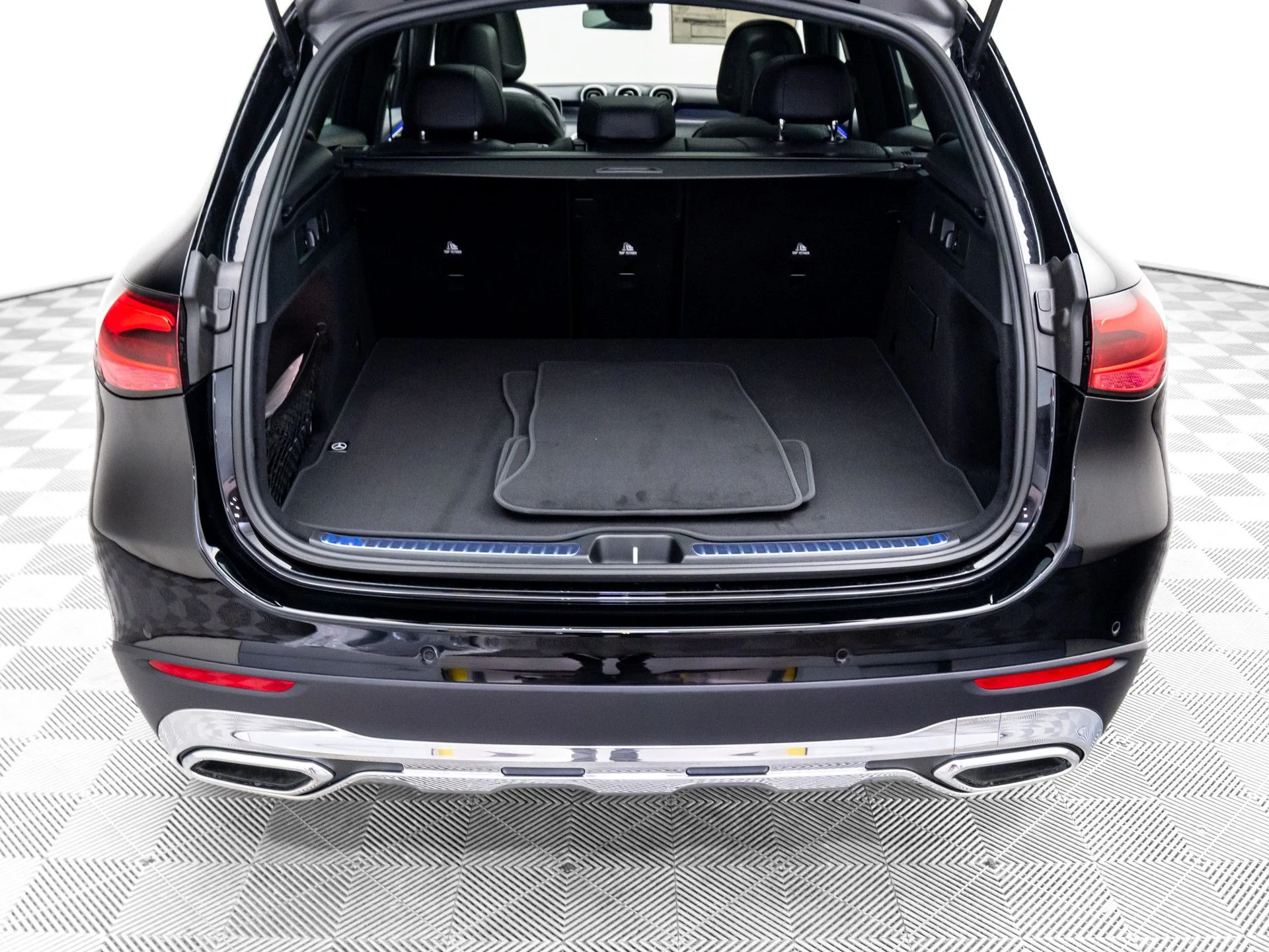 New 2026 Black Mercedes-Benz GLC 300 image 32