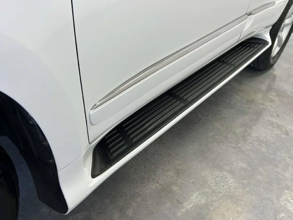 Used 2018 White Lexus 460 image 8