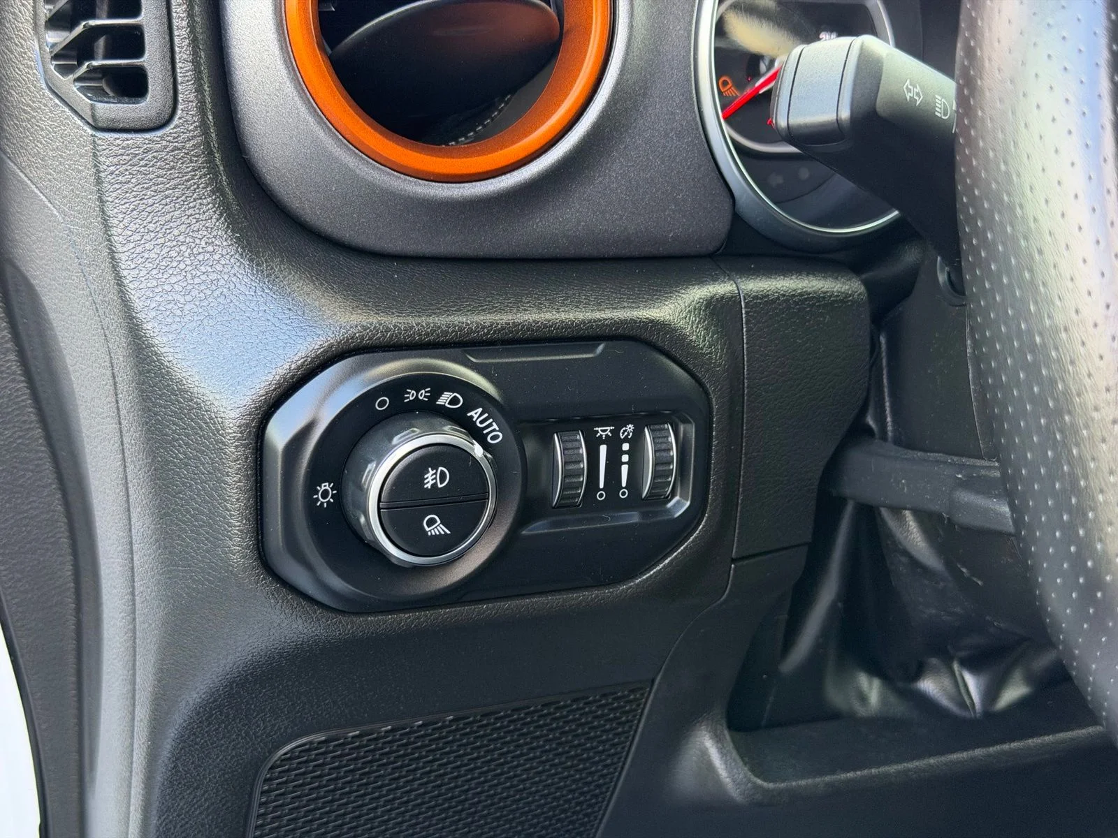 Used 2022 White Jeep Mojave image 15