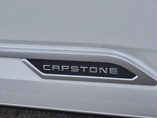 New 2026 Wind Chill Pearl <sup>1</sup> Toyota  Capstone image 10