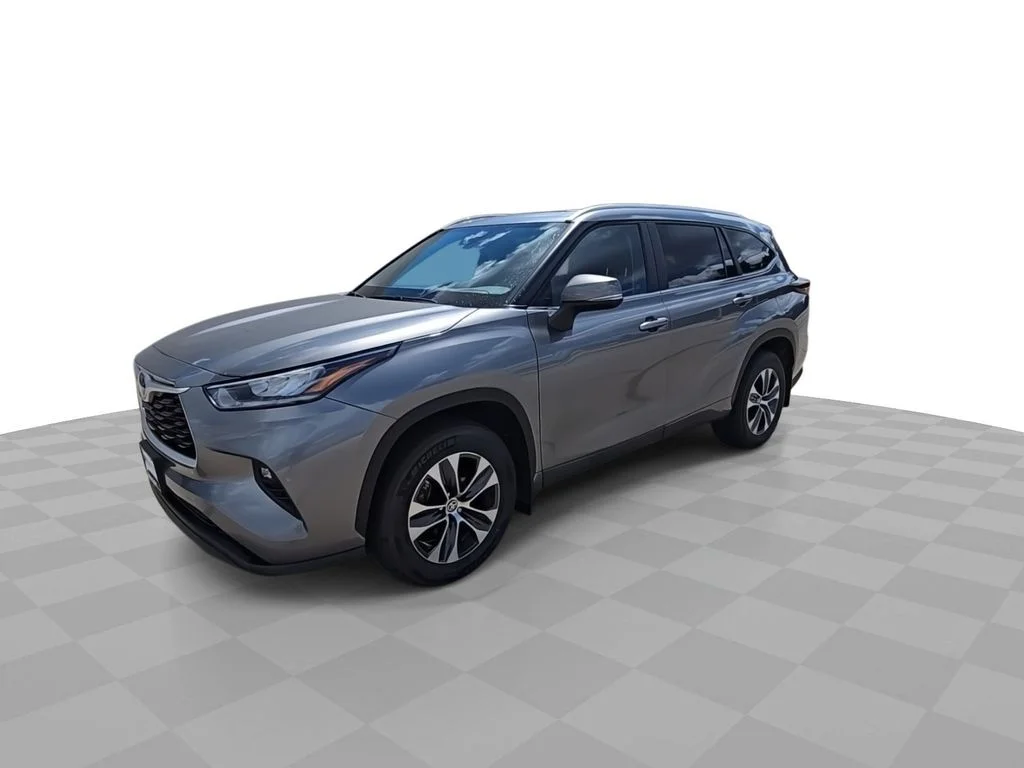 Used 2026  Toyota XLE image 4