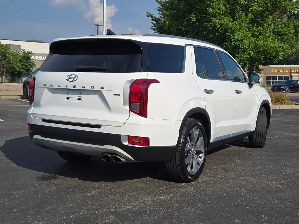 Used 2022 White Hyundai SEL image 11