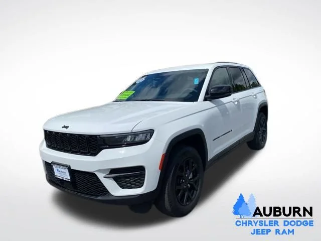 Used 2025 White Jeep Altitude image 3