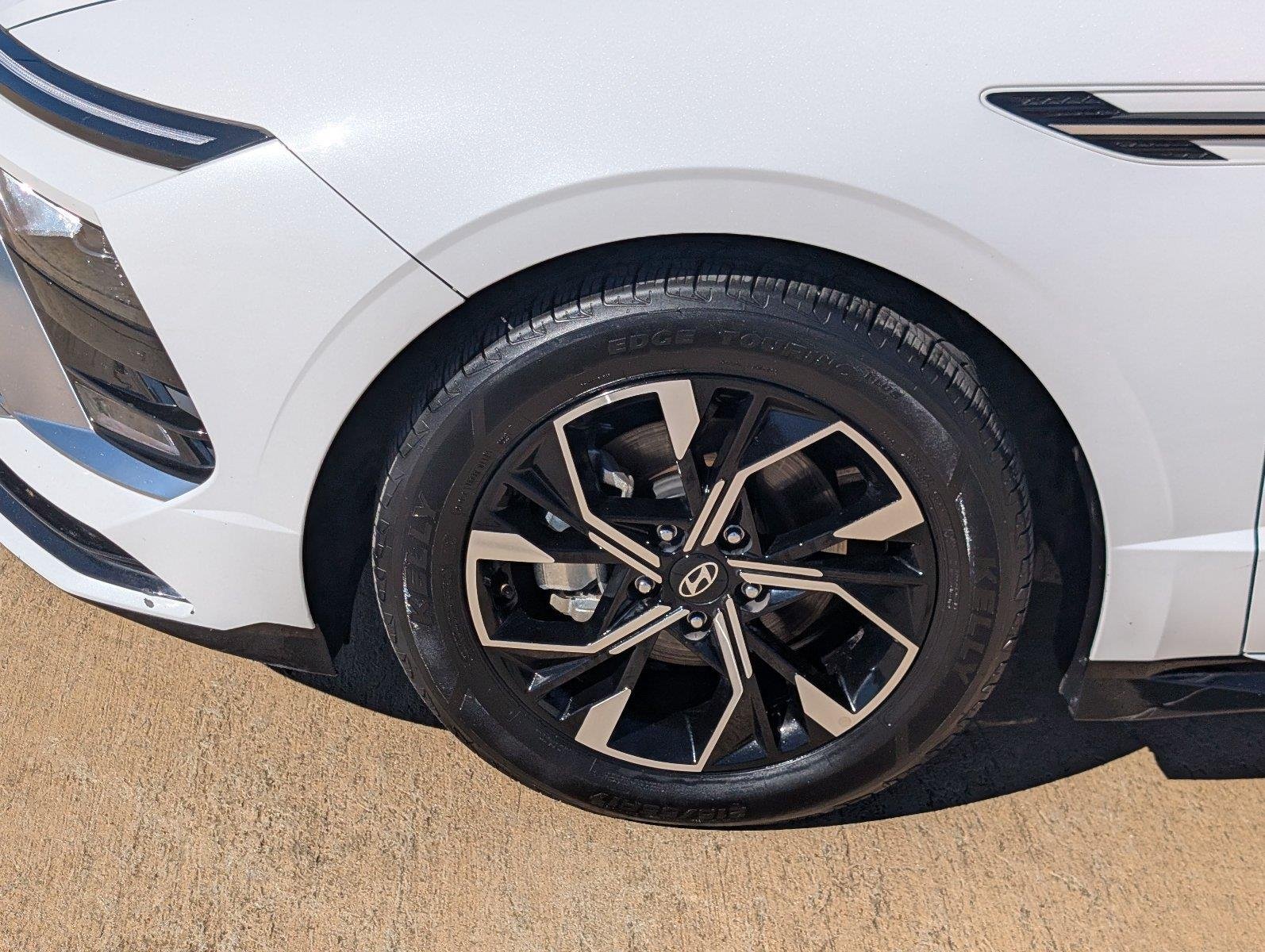 Used 2025 Serenity White Hyundai SEL image 10