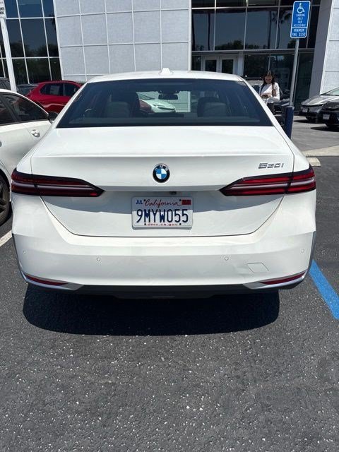 Used 2024 Alpine White BMW 530i image 5