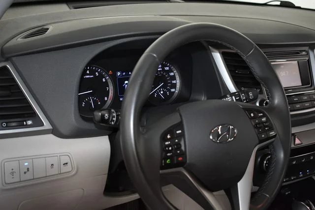 Used 2017 Silver Hyundai Sport image 29