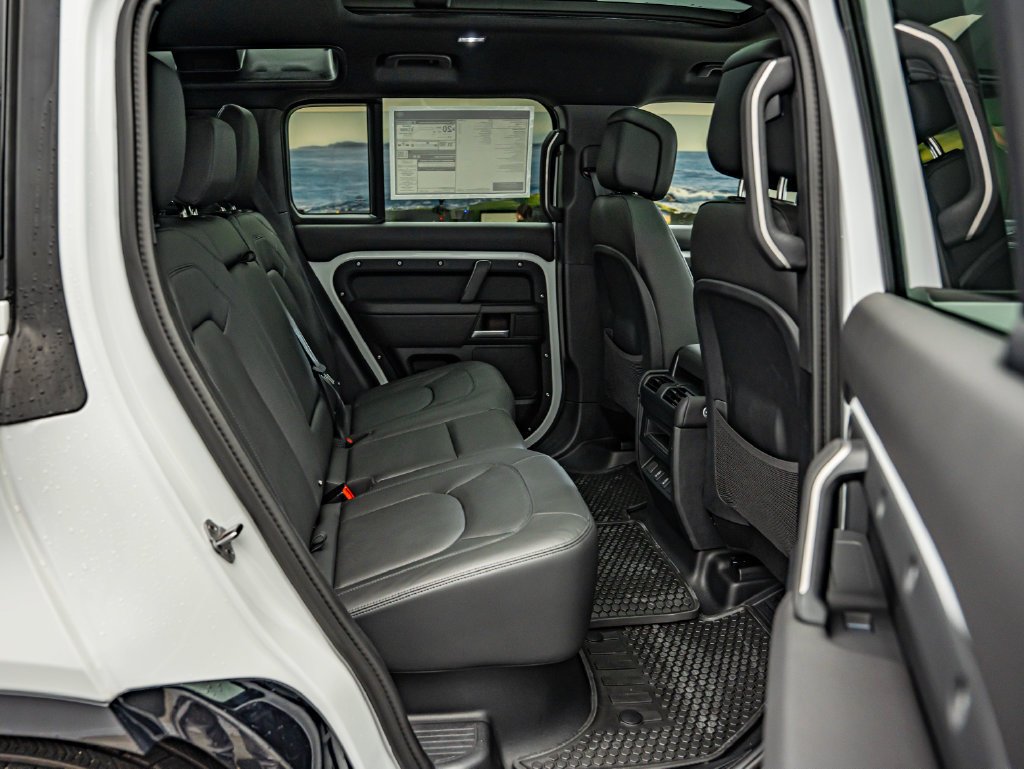 New 2026 Fuji White Land Rover X-Dynamic SE image 35