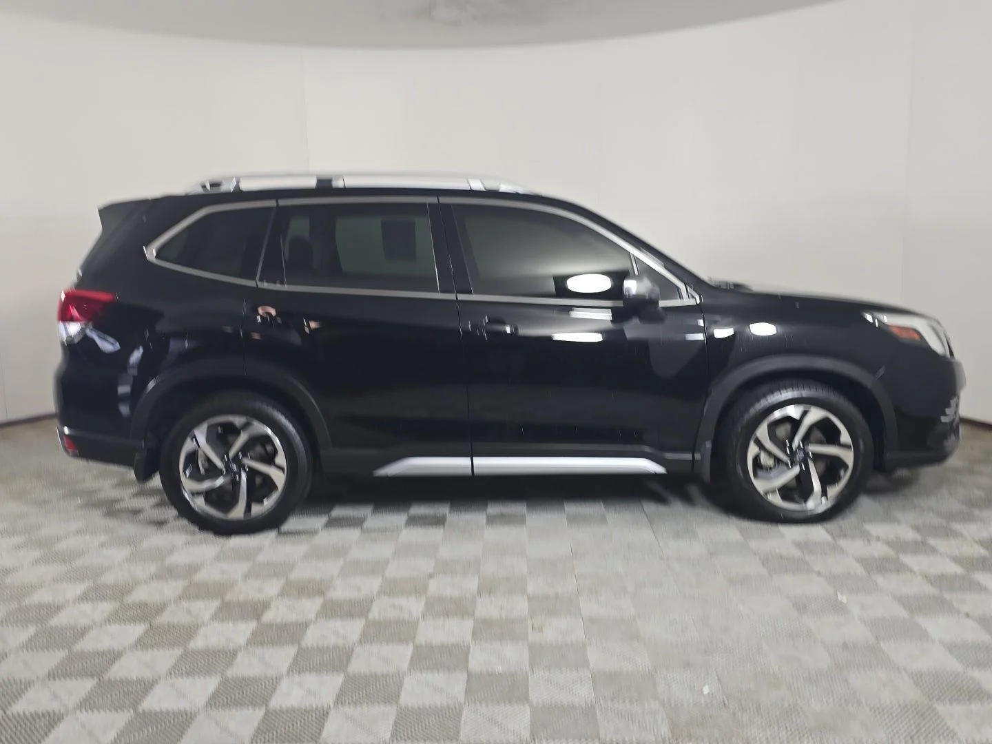Used 2022 Crystal Black Silica Subaru Touring image 21