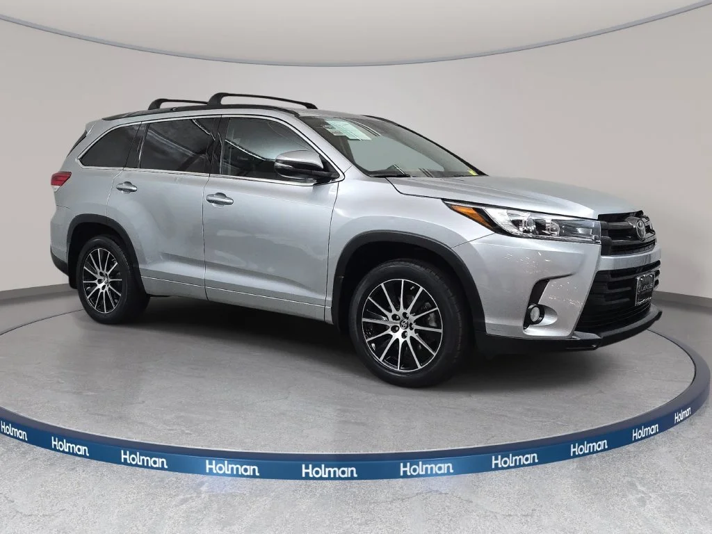 Used 2017 Silver Toyota SE image 4
