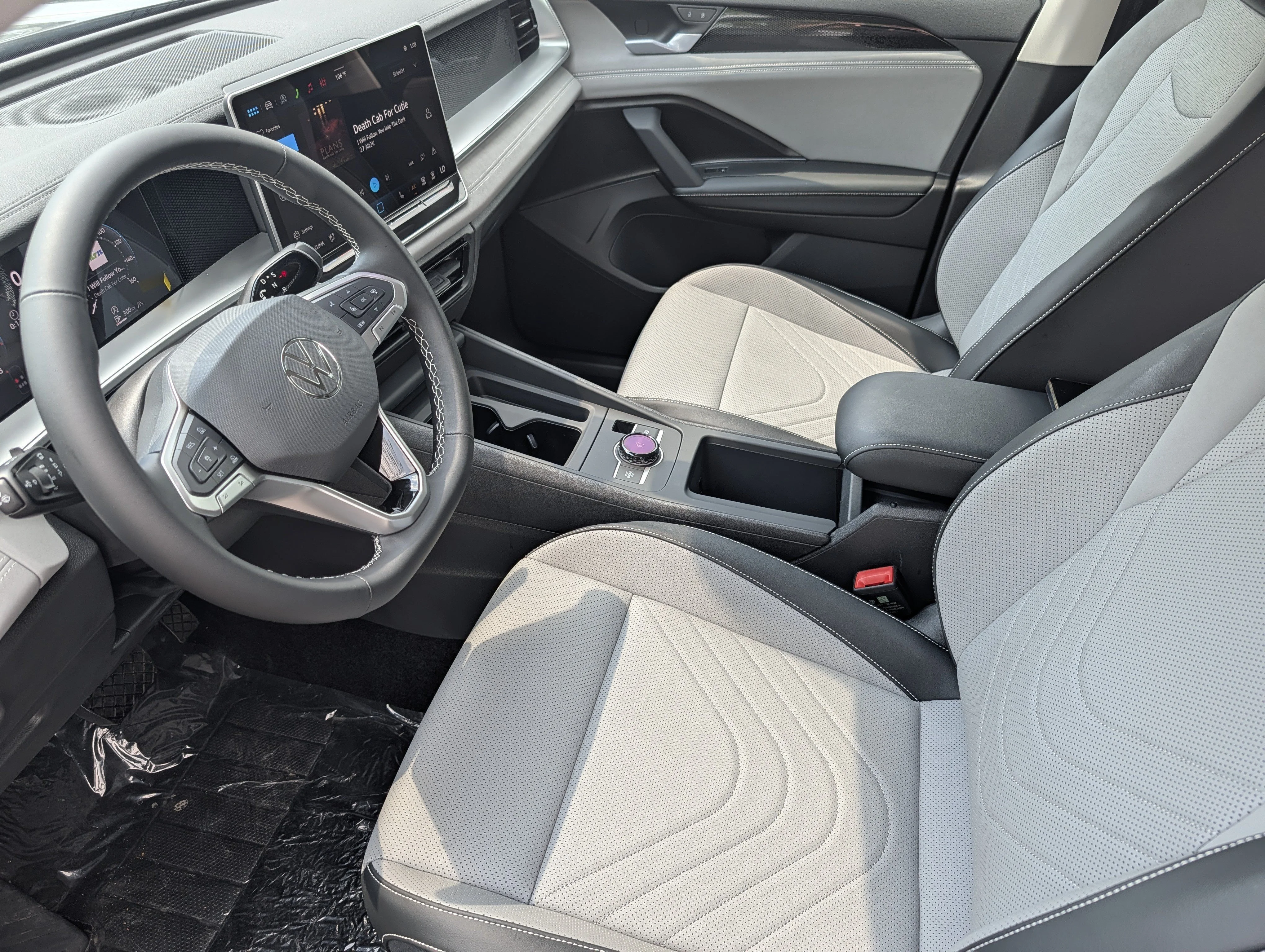 New 2026 Platinum Gray Metallic Volkswagen SE image 7