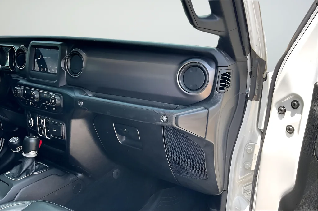 Used 2023 White Jeep Texas Trail image 23