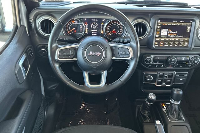 Used 2022 Silver Jeep Unlimited Sahara image 13