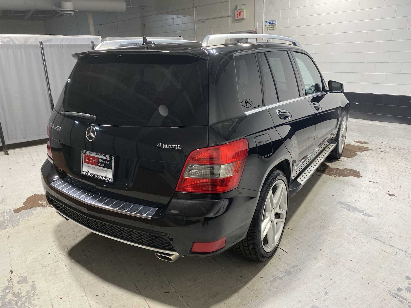 Used 2010 Black Mercedes-Benz GLK 350 image 26