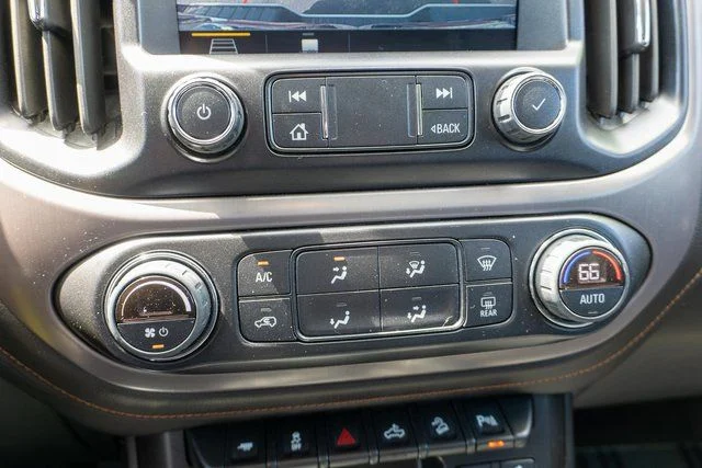 Used 2022 Summit White GMC AT4 w/Leather image 23