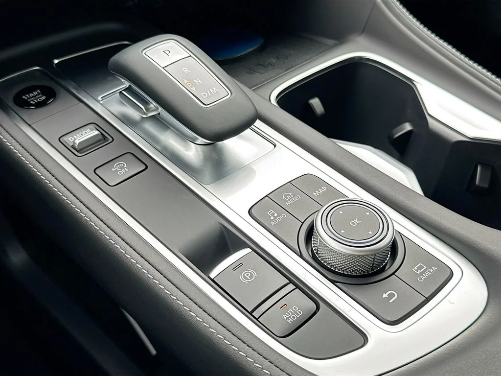 New 2027 MINERAL BLACK INFINITI Luxe FWD image 17