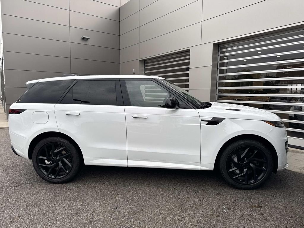 New 2026 Fuji White Land Rover Dynamic SE image 9