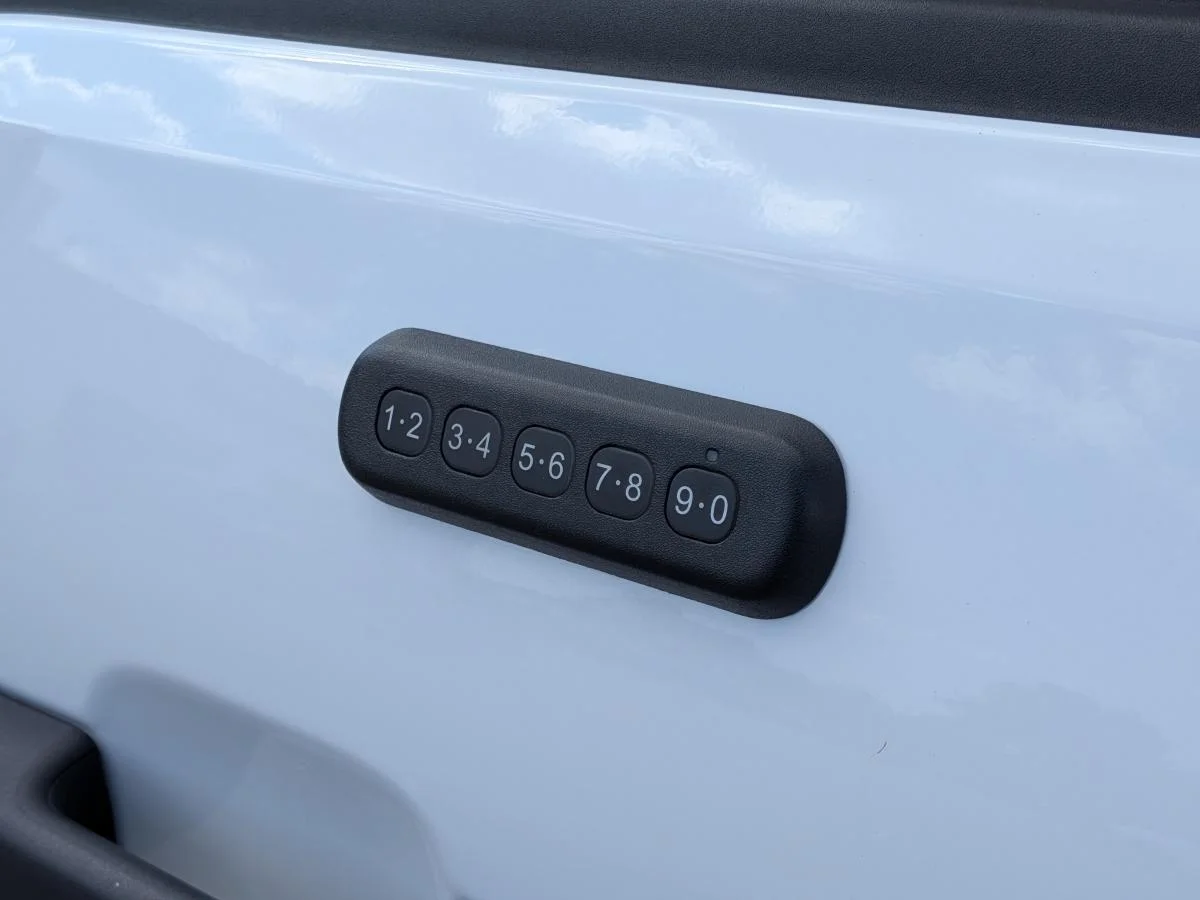 Used 2023 White Ford Xlt 4wd Supercrew image 11