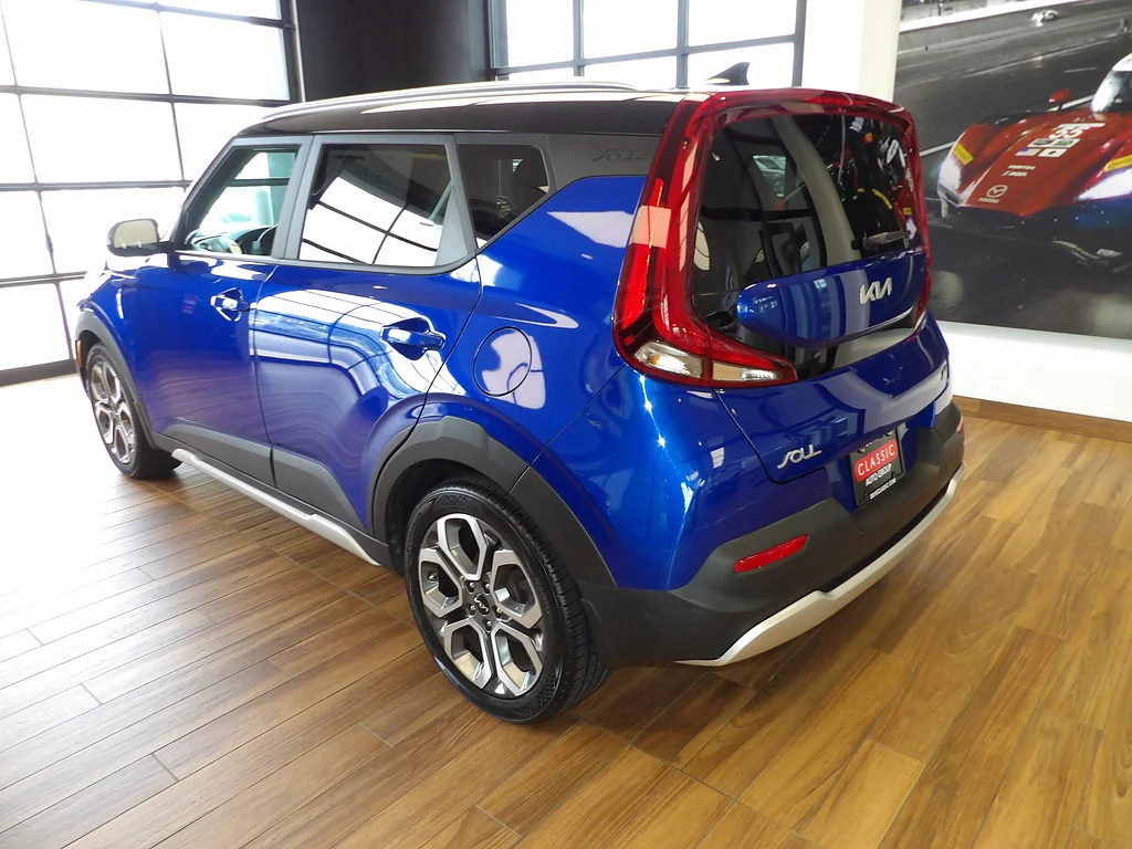 Used 2022 Neptune Blue/Cherry Black Kia X-Line image 8