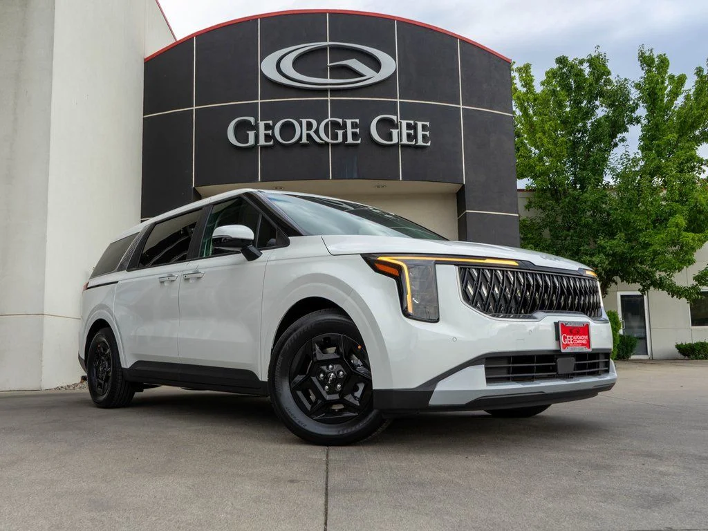 2026 Kia Sedona LX's photo
