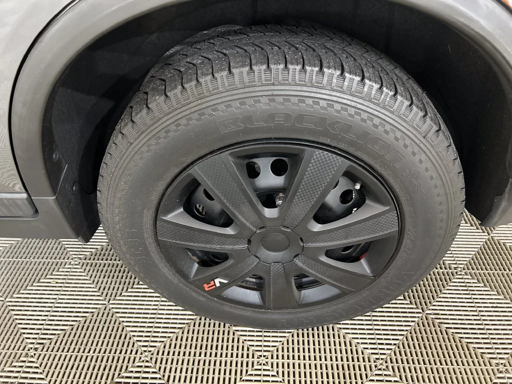 Used 2015 Gray Nissan S image 10