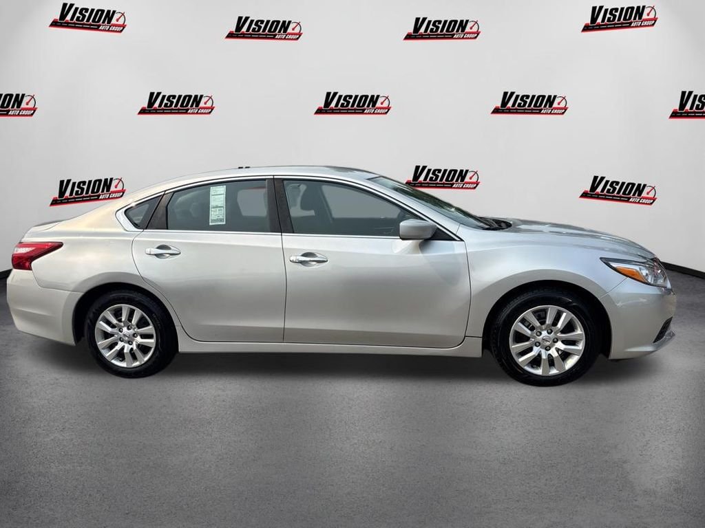Used 2017 Silver Nissan 2.5 S image 4