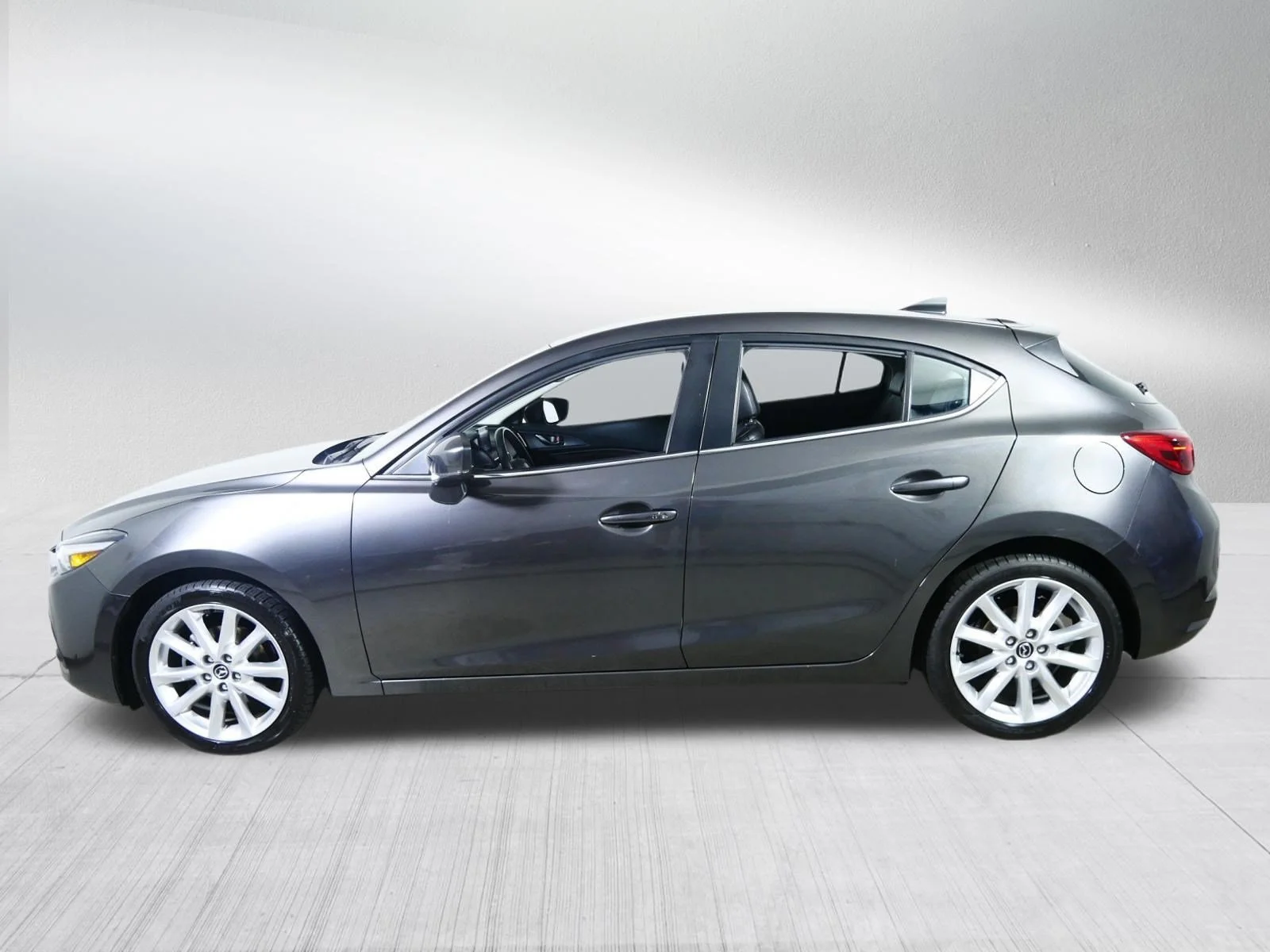 Used 2017 Machine Gray Metallic Mazda Grand Touring image 4