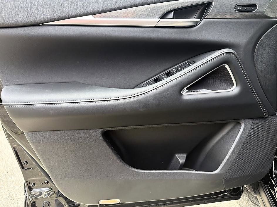 New 2027 Mineral Black INFINITI LUXE image 9