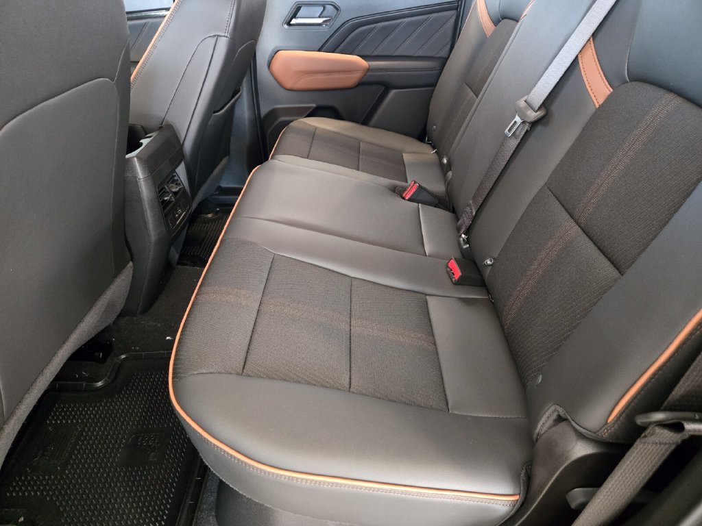 2026 GMC Canyon AT4 - Photo 9