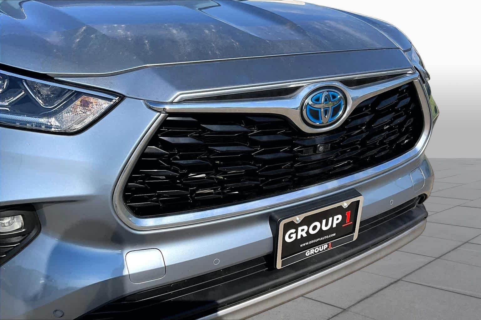 Used 2021 Moon Dust Toyota Hybrid Platinum image 28