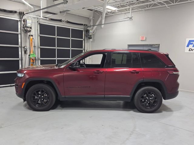 Used 2025 Red Jeep Altitude image 4