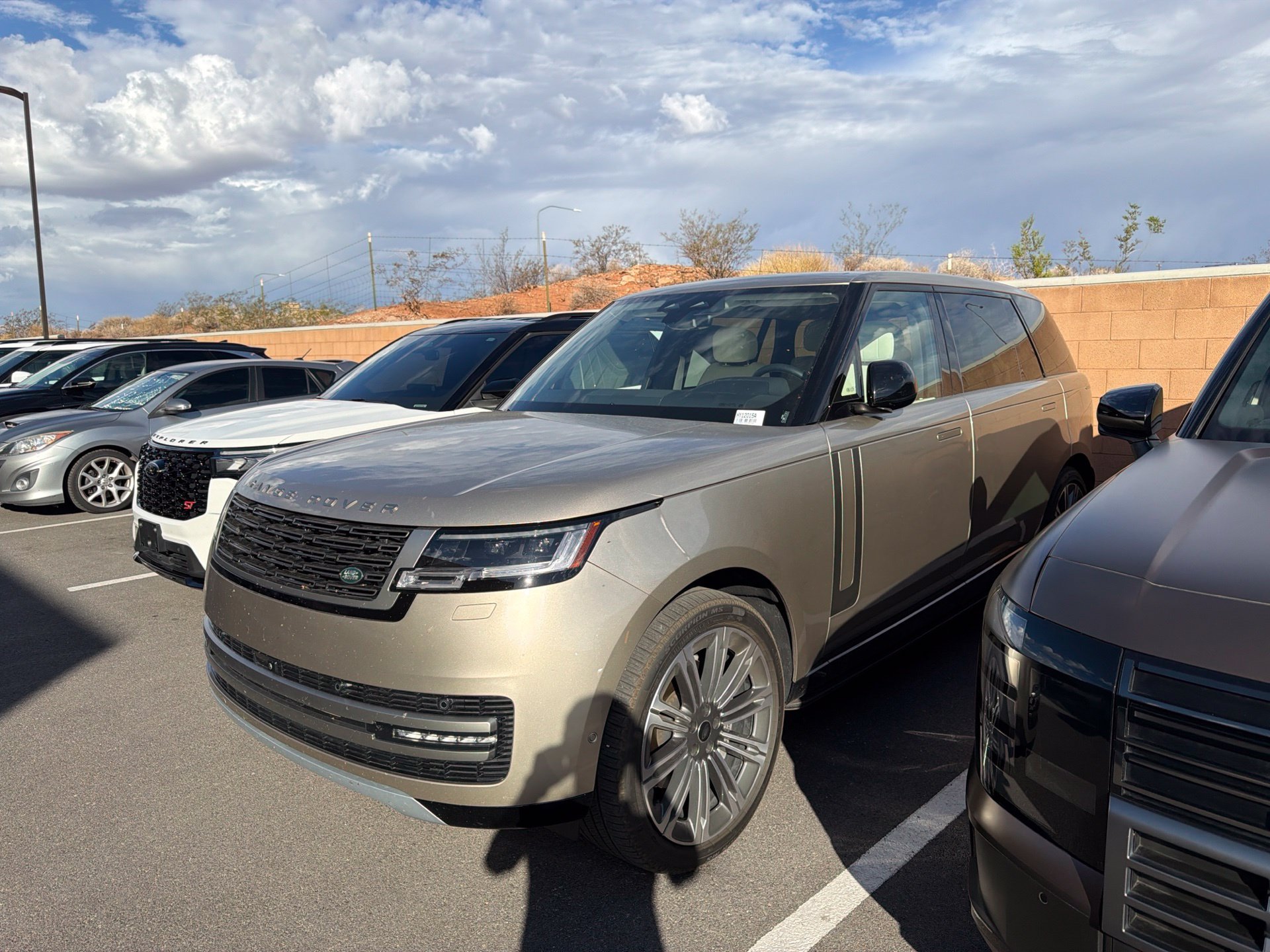 2025 Land Rover Range Rover P400 SE LWB AWD