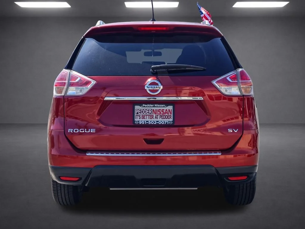 Used 2015 Red Nissan SV image 4
