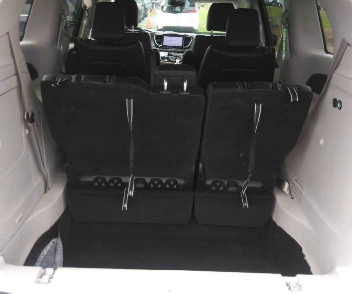 Used 2023 Brilliant Black Crystal Pearlcoat Chrysler Touring L image 10
