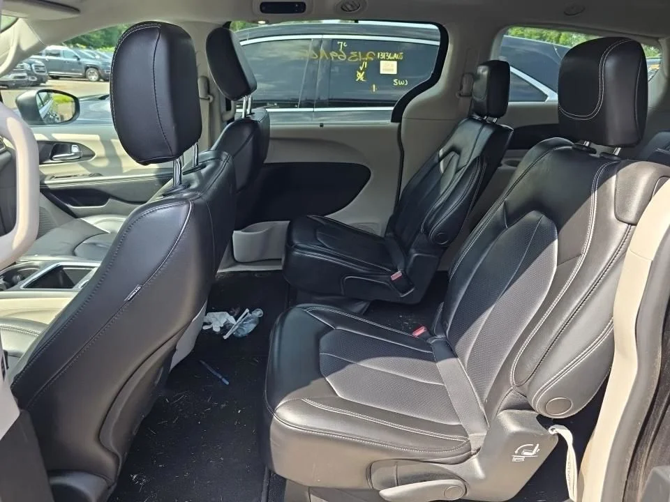 Used 2023 Black Chrysler Touring L image 10