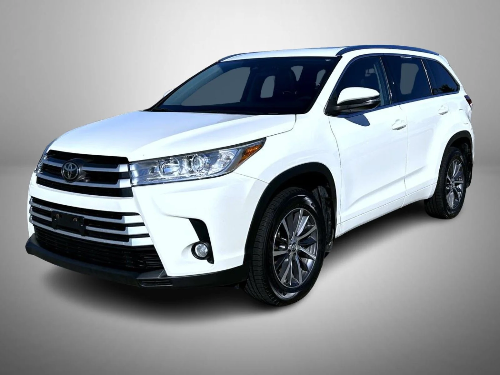Used 2017 White Toyota XLE image 1