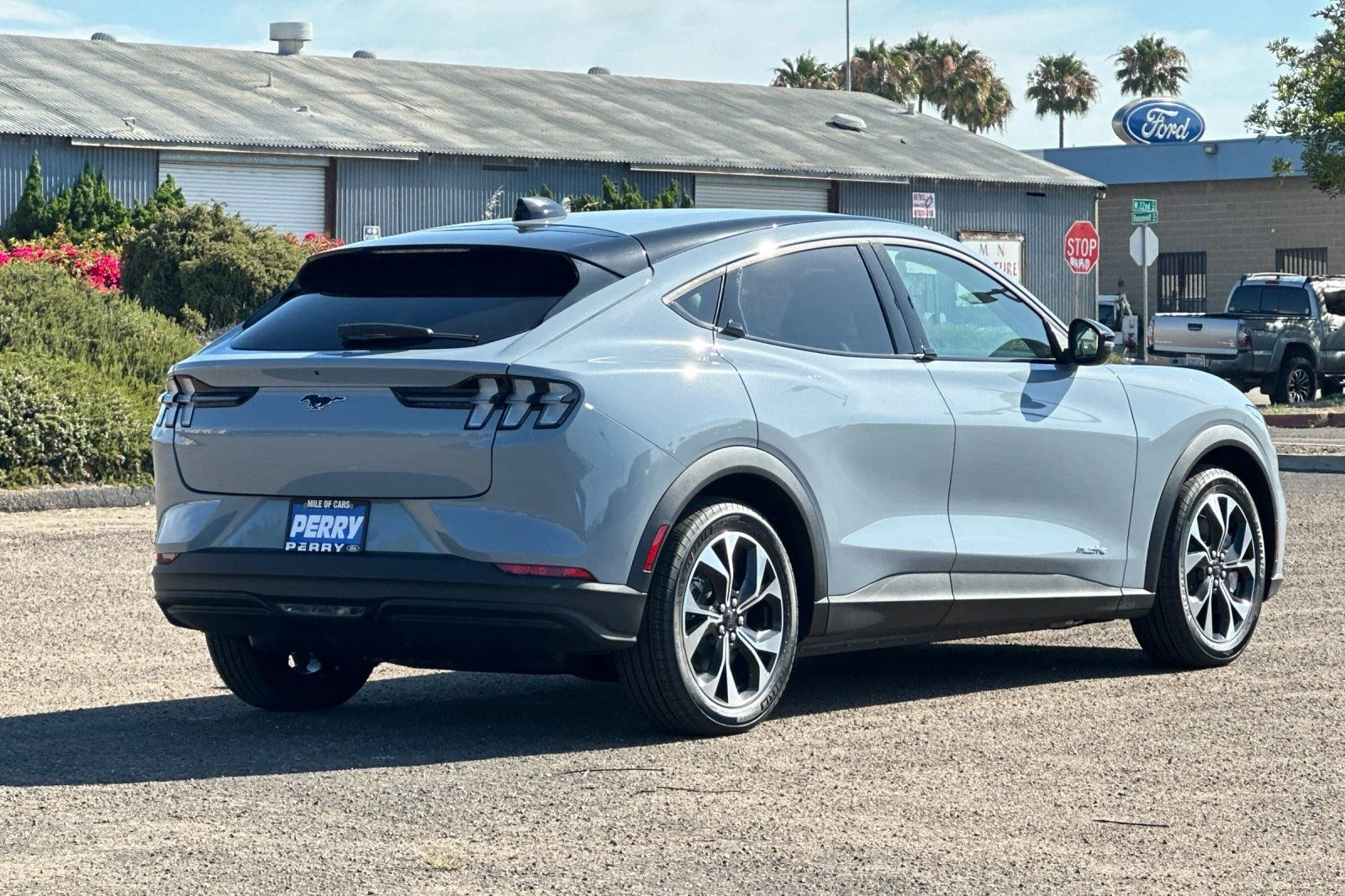 New 2026 Glacier Gray Metallic Tri-coat Ford Select image 3