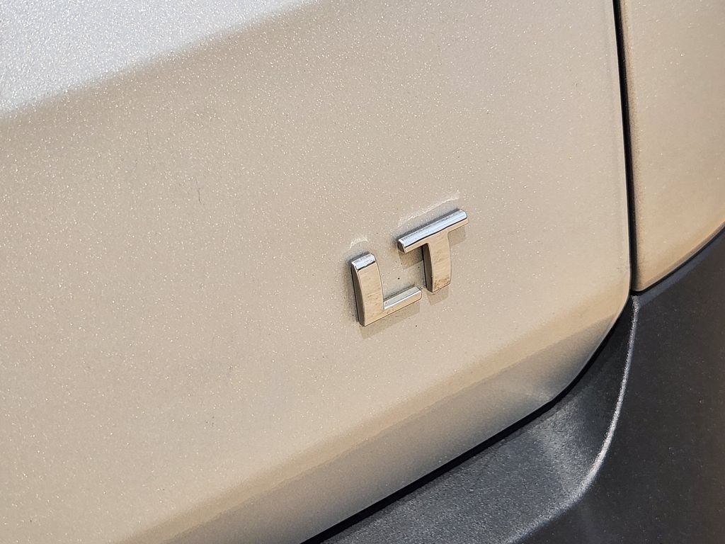 Used 2019 Silver Ice Metallic Chevrolet LT Cloth image 13
